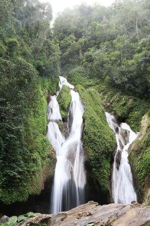 IMG Vegas GrandewaterfallCuba.jpg