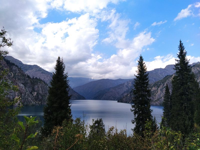 File:Sary-Chelek lake in Kyrgyzstan 10.jpg