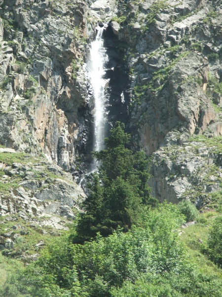 File:Waterfall Ala-Archa-4.jpg