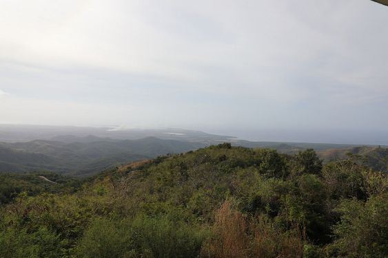 Panoramablick auf Trinidad auf dem Weg zum Wasserfallgebiet