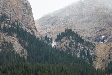 Водопад в верхней части маршрута