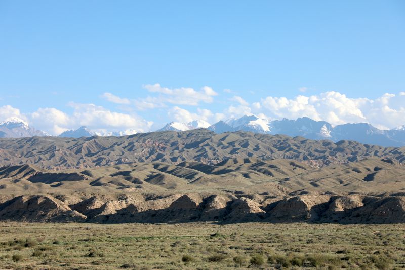 File:Mountains near Tuzkyol lake in Issy-Kul region,Kyrgyzstan.jpg