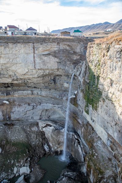 File:Tobot waterfall in Dagestan, Russia.jpg