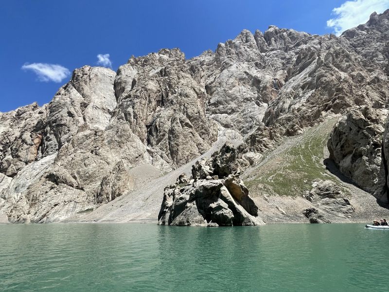 File:Kel-Suu lake in Kyrgyzstan 04.jpg