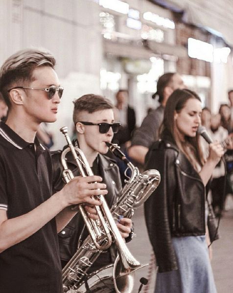 File:AlexFoxsax 2.jpg