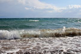 Onde del lago Issyk-Kul