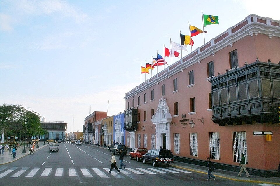 Файл:IndependenciaPlazaDeTrujillo.jpg