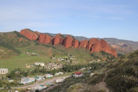 Vue générale de Jety-Oguz depuis le versant oriental