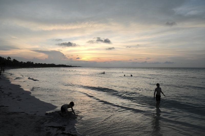 Fichier:Sunset at varadero, Cuba.jpg